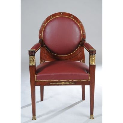 FAUTEUIL DE BUREAU D’APPARAT EMPIRE en acajou...