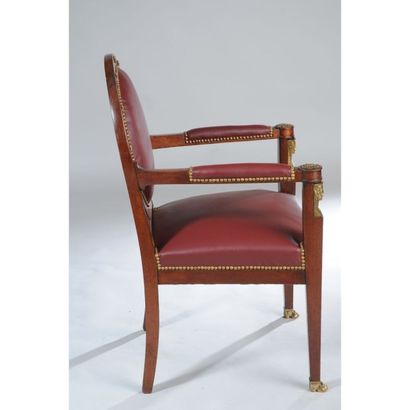 FAUTEUIL DE BUREAU D’APPARAT EMPIRE en acajou...