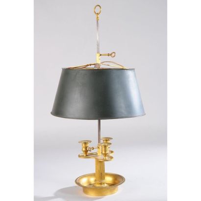 LAMPE BOUILLOTTE LOUIS XVI en bronze doré...