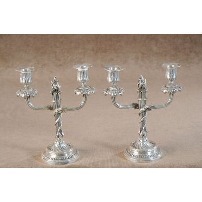 PAIRE DE BOUTS DE TABLE en argent massif...