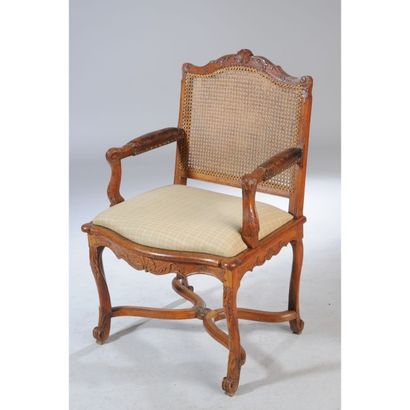 FAUTEUIL REGENCE à assise et dos en cannage...