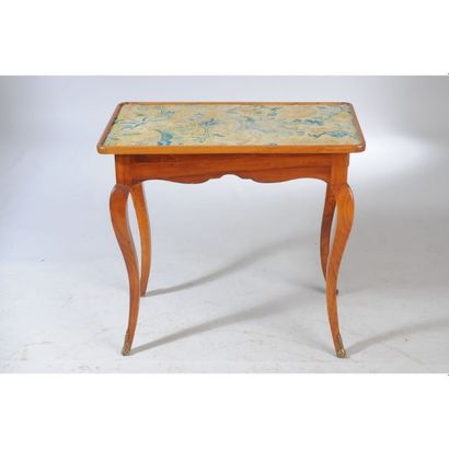 TABLE LOUIS XV en bois fruitier ouvrant par...