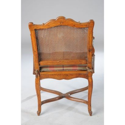 JOLI FAUTEUIL REGENCE canné à décor sculpté de...