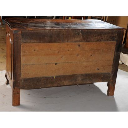 COMMODE DE LA VALLEE DU RHONE à façade arbalète...