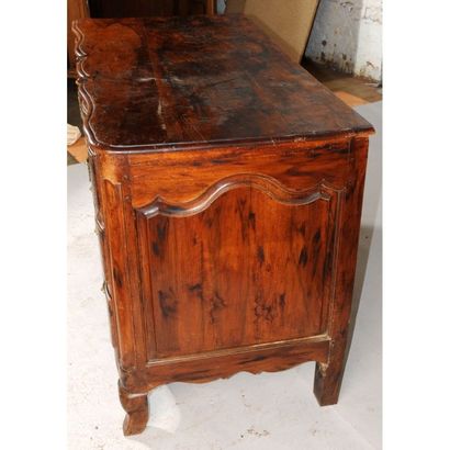 COMMODE DE LA VALLEE DU RHONE à façade arbalète...