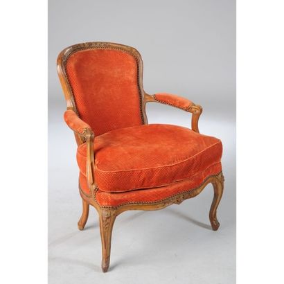 LARGE FAUTEUIL CABRIOLET LOUIS XV en bois...