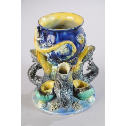 PETITE COUPE dans le goût de PALISSY à décor...
