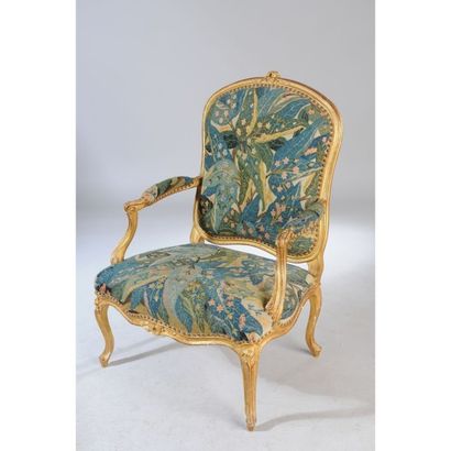 PAIRE DE FAUTEUILS D’APPARAT LOUIS XV à dossier...