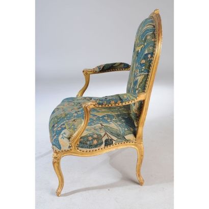PAIRE DE FAUTEUILS D’APPARAT LOUIS XV à dossier...