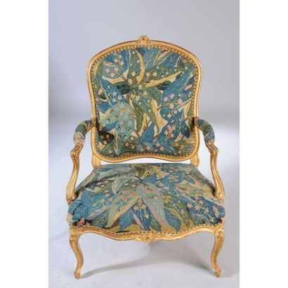 PAIRE DE FAUTEUILS D’APPARAT LOUIS XV à dossier...