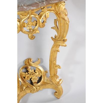 PAIRE DE PETITES CONSOLES LOUIS XV en bois...