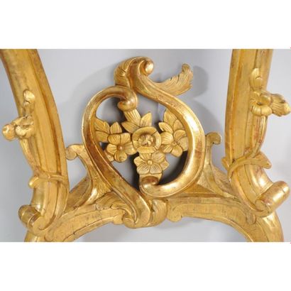 PAIRE DE PETITES CONSOLES LOUIS XV en bois...
