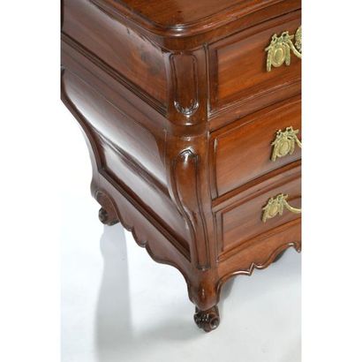 COMMODE LOUIS XV de port en acajou massif....