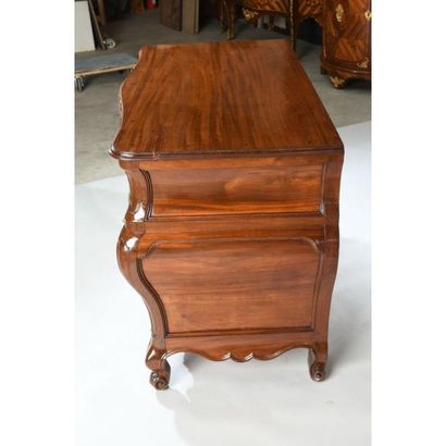 COMMODE LOUIS XV de port en acajou massif....