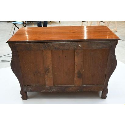 COMMODE LOUIS XV de port en acajou massif....