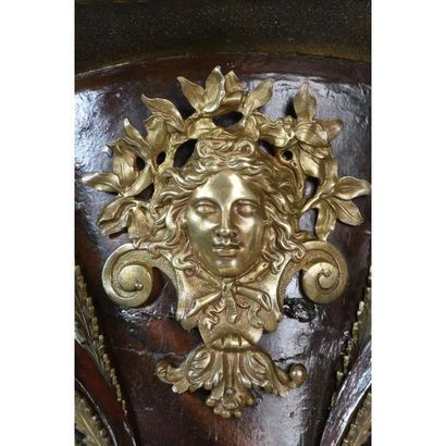 CARTEL LOUIS XIV et son cul de lampe en bois...