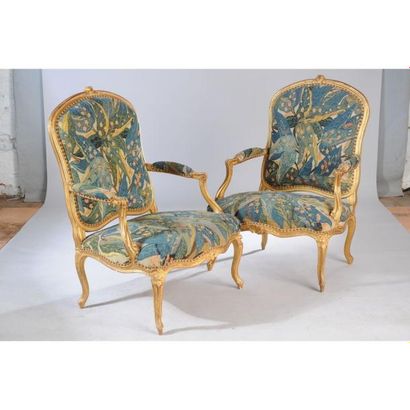 PAIRE DE FAUTEUILS D’APPARAT LOUIS XV à dossier...