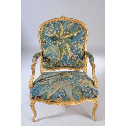 PAIRE DE FAUTEUILS D’APPARAT LOUIS XV à dossier...