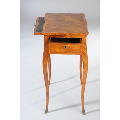 TABLE A ECRIRE LOUIS XV toutes faces de forme...