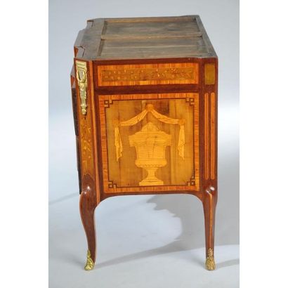 COMMODE TRANSITION à façade et côtés à ressaut...
