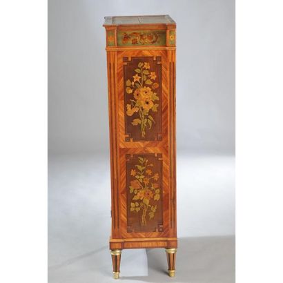 SECRETAIRE D’ENFANT LOUIS XVI de forme rectangulaire...