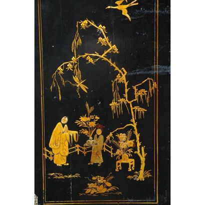 CABINET à portes en laque à décor de paysages...