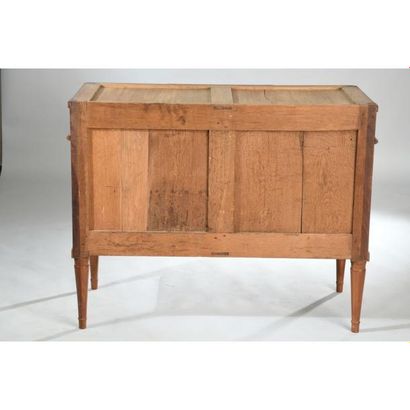 COMMODE LOUIS XVI de forme rectangulaire...
