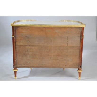MOLITOR Attribué à. COMMODE LOUIS XVI à portes...