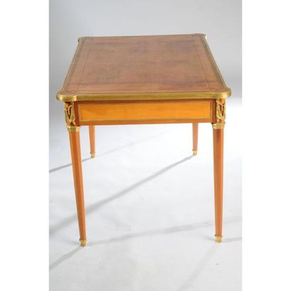 PETIT BUREAU LOUIS XVI toutes faces de forme...