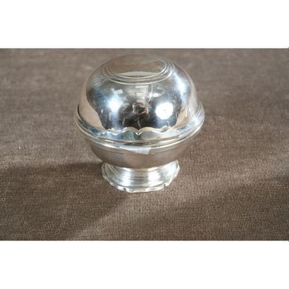 BOULE A SAVON en argent massif poinçonné...