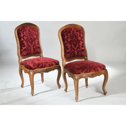 PAIRE DE CHAISES A CHASSIS RÉGENCE en noyer...
