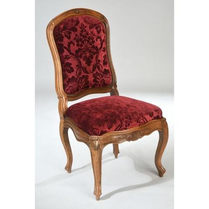 PAIRE DE CHAISES A CHASSIS RÉGENCE en noyer...