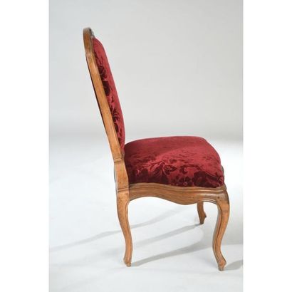 PAIRE DE CHAISES A CHASSIS RÉGENCE en noyer...