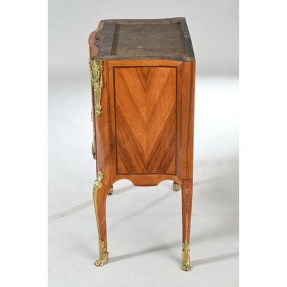 COMMODE SAUTEUSE TRANSITION en placage de...