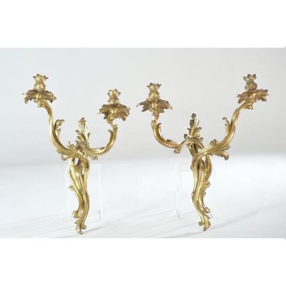 PAIRE D’APPLIQUES LOUIS XV en bronze doré...