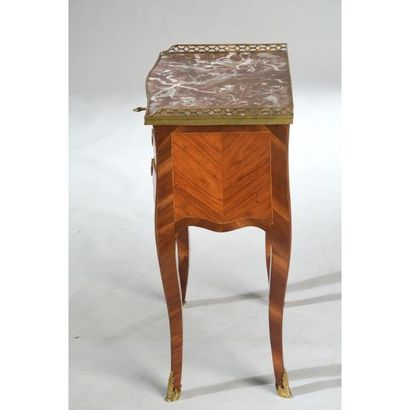 TABLE CHIFFONNIERE LOUIS XV en placage de...