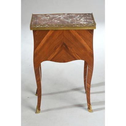TABLE CHIFFONNIERE LOUIS XV en placage de...
