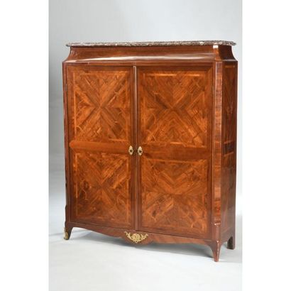 ARMOIRE RÉGENCE de forme rectangulaire en...