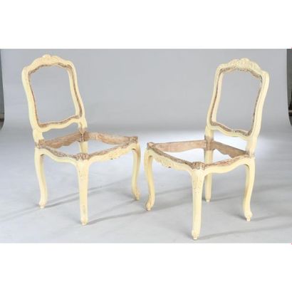 PAIRE DE CHAISES LOUIS XV en fûts en bois...