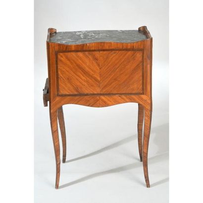 TABLE DE SALON LOUIS XV en placage de bois...
