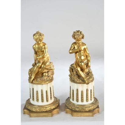PAIRE DE SUJETS LOUIS XVI en bronze à patine...