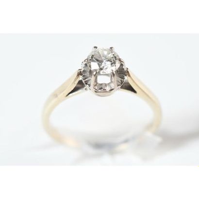 BAGUE SOLITAIRE en or blanc 750°/°° ornée...