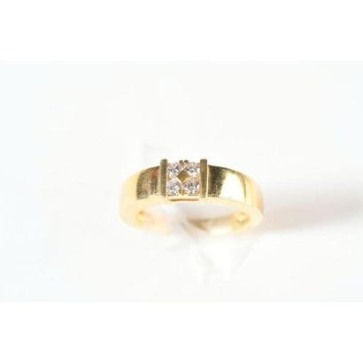 ANNEAU en or jaune 750°/°° ornée de 4 diamants...