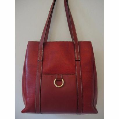 LANCEL. Sac en cuir grainé rouge. Garniture...