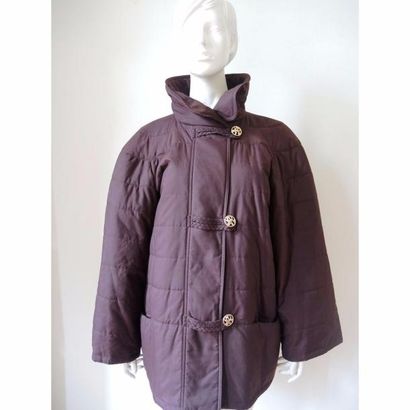 NINA RICCI. Veste matelassée prune. T.46/48....