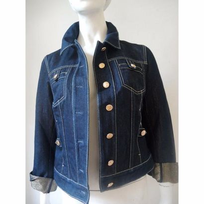 VUITTON. Blouson en jean brut. Boutons dorés....