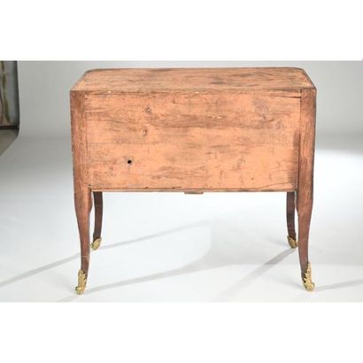 COMMODE SAUTEUSE RÉGENCE en placage de palissandre...