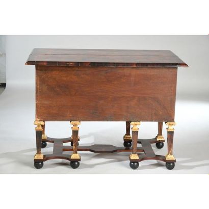 BUREAU MAZARIN DIT DE CHANGEUR à dessus brisé...
