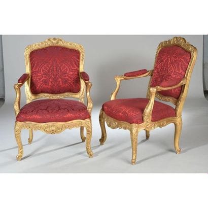PAIRE DE FAUTEUILS LOUIS XV à châssis en...