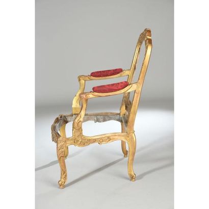 PAIRE DE FAUTEUILS LOUIS XV à châssis en...